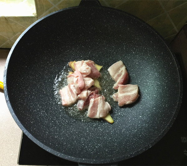 五花肉烧鱿鱼的做法-咸鲜味烧菜谱