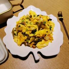 榨菜丝炒鸡蛋的做法-咸鲜味炒菜谱