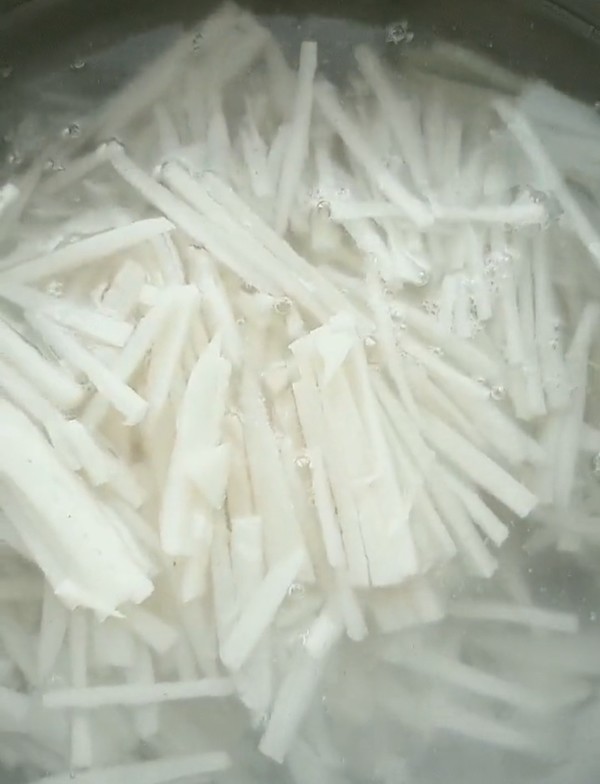 炝炒藕丝的做法-家常味炒菜谱