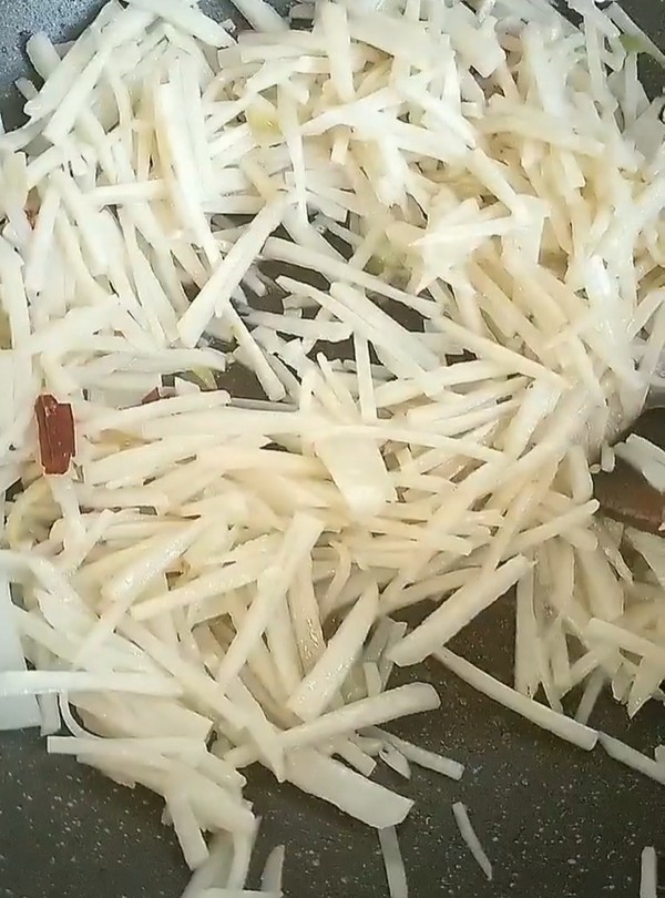 炝炒藕丝的做法-家常味炒菜谱