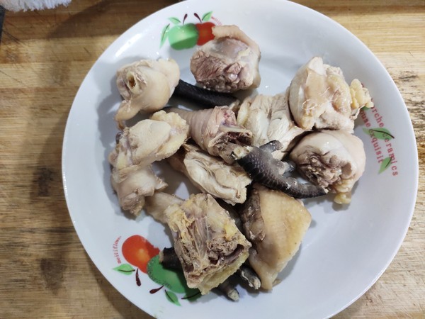 香菇木耳蒸鸡的做法-咸鲜味蒸菜谱