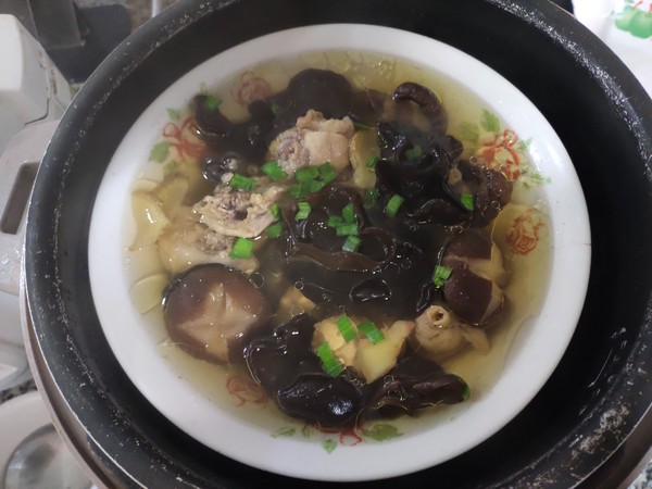香菇木耳蒸鸡的做法-咸鲜味蒸菜谱