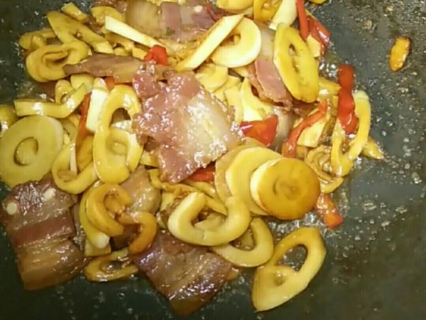 竹笋炒腊肉的做法-家常味炒菜谱