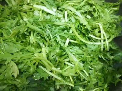 茼蒿炒肉的做法-家常味炒菜谱