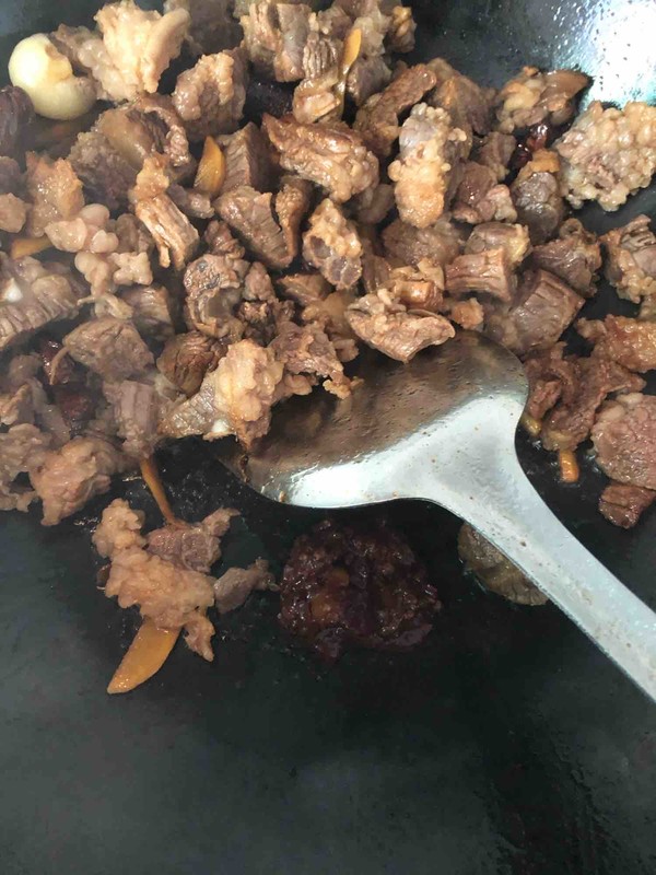 红烧牛腩（家常版）的做法-酱香味焖菜谱
