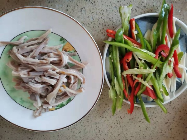 三椒红油肚片的做法-香辣味炒菜谱-易网健康养生网 三椒红油肚片的做法-香辣味炒菜谱