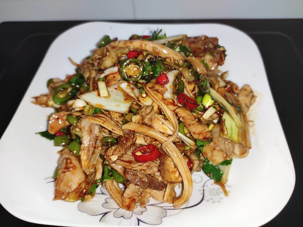 鸡腿拌的做法-酸辣味拌菜谱