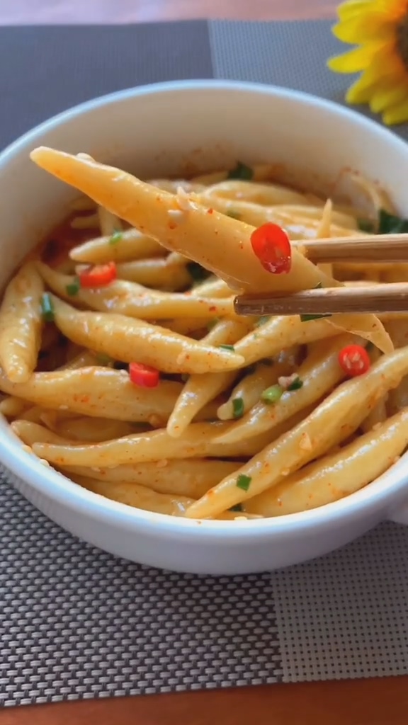 土豆鱼面的做法-家常味煮菜谱