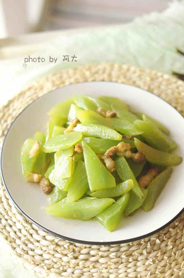 五花肉炒莴苣的做法-咸鲜味炒菜谱-易网健康养生网 五花肉炒莴苣的做法-咸鲜味炒菜谱
