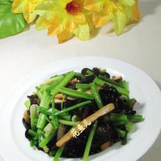 黑木耳香干炒芹菜的做法-家常味炒菜谱