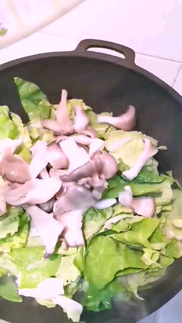 大白菜炒菇的做法-家常味炒菜谱