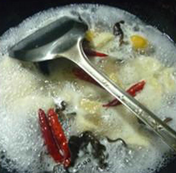黑木耳栗子烧小素鸡的做法-家常味烧菜谱