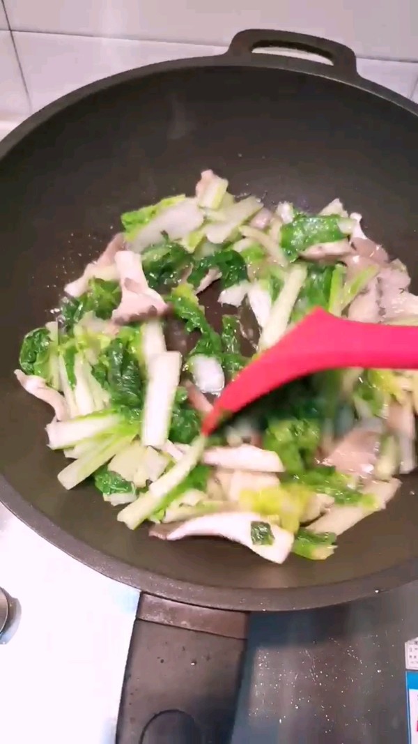 大白菜炒菇的做法-家常味炒菜谱