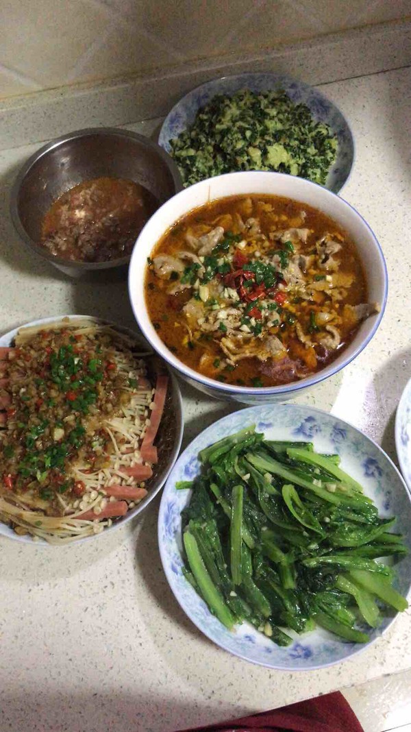 水煮肉片的做法-家常味煮菜谱-易网<a href=http://www.bryss.cn/ target=_blank class=infotextkey>健康养生</a>网 水煮肉片的做法-家常味煮菜谱