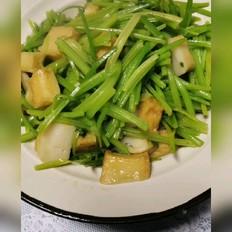 芹菜炒鱼豆腐的做法-家常味炒菜谱