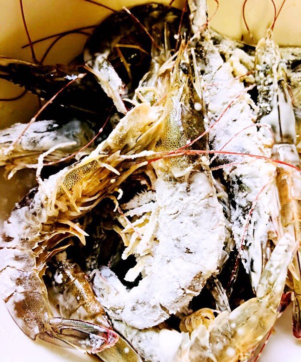避风塘炒虾的做法-咸鲜味炒菜谱-易网健康养生网 避风塘炒虾的做法-咸鲜味炒菜谱