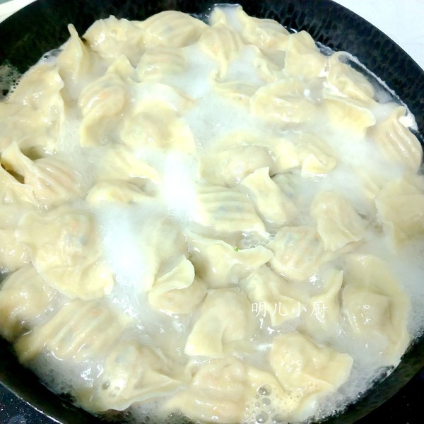羊肉芹菜饺子的做法-家常味煮菜谱
