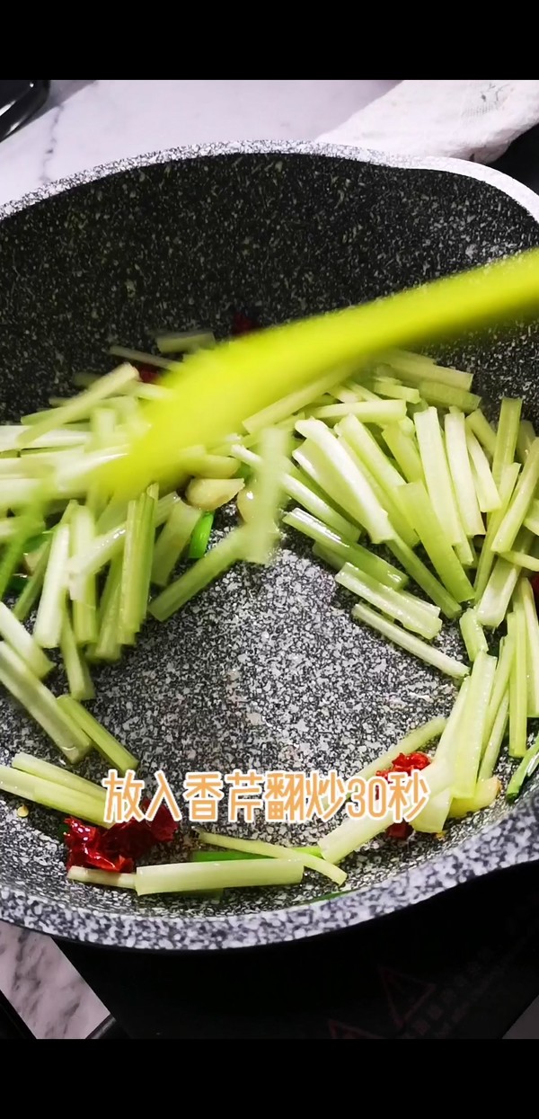 芹菜贝丁的做法-咸鲜味炒菜谱
