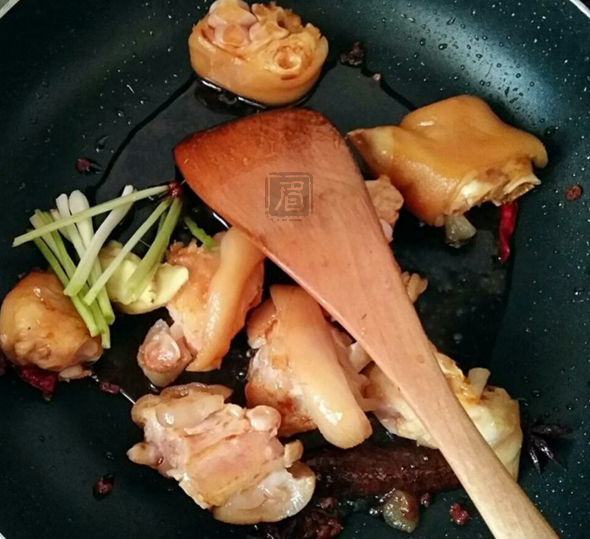 烤猪蹄的做法-咸鲜味烤菜谱