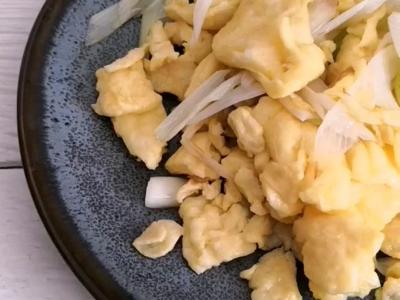 大葱炒鸡蛋的做法-家常味炒菜谱