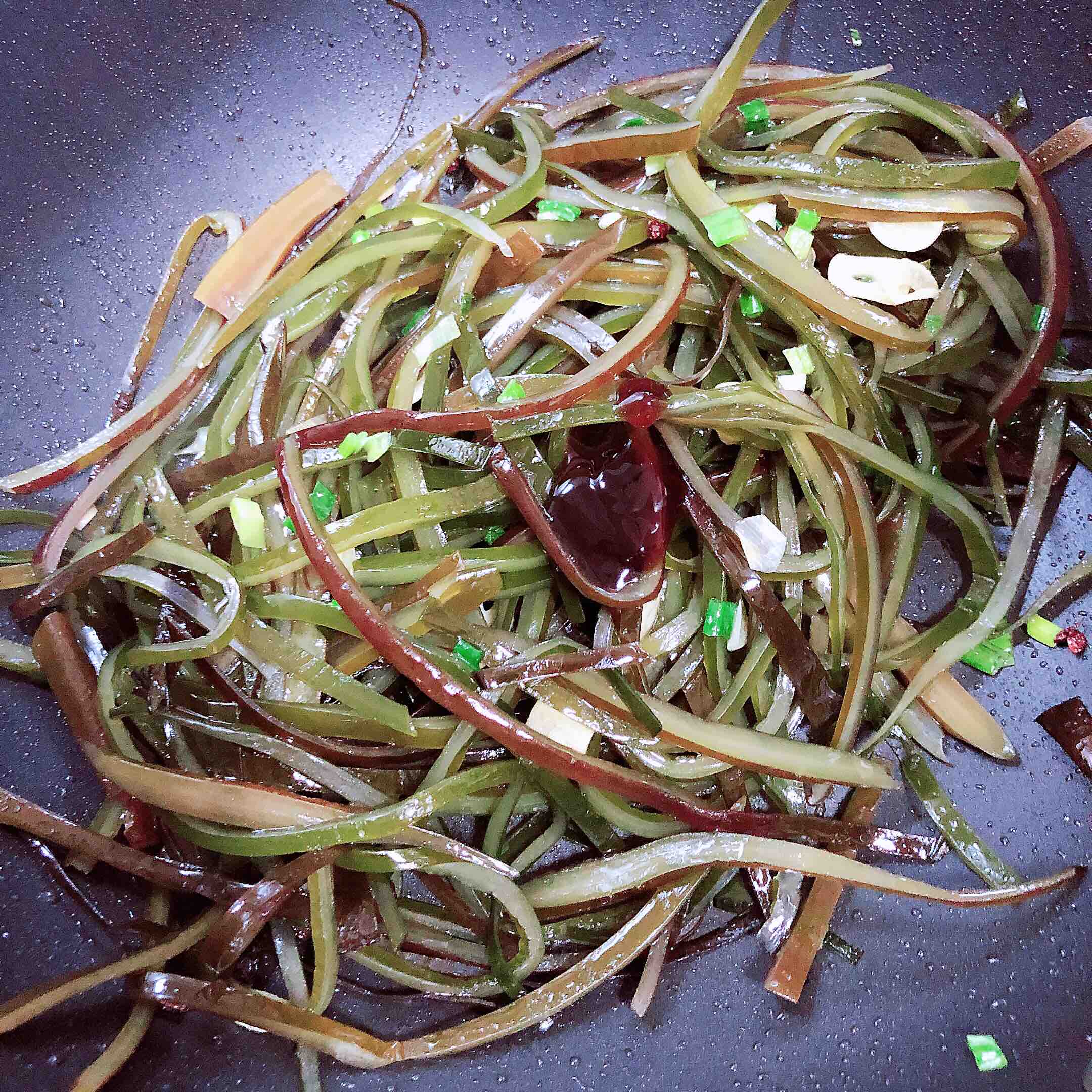猪油香辣海带丝的做法-咸鲜味炒菜谱-易网健康养生网 猪油香辣海带丝的做法-咸鲜味炒菜谱