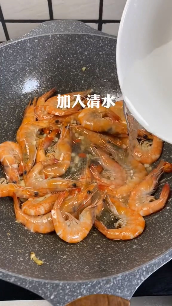 油焖大虾的做法-家常味焖菜谱