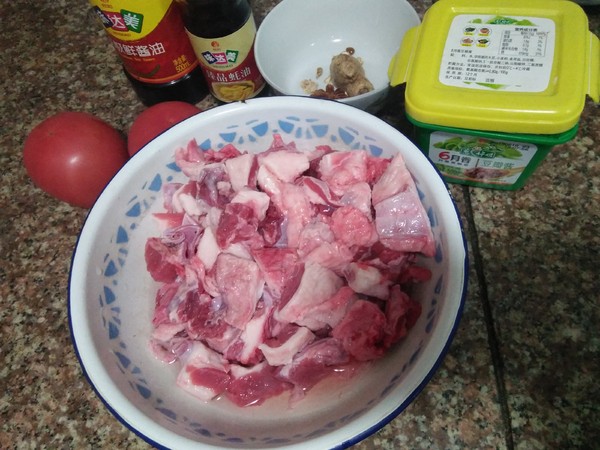 西红柿烧肉的做法-家常味炖菜谱