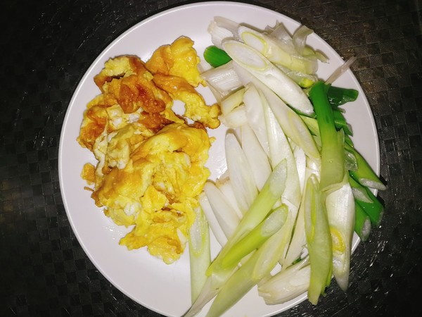 葱香木耳鸡蛋的做法-家常味炒菜谱