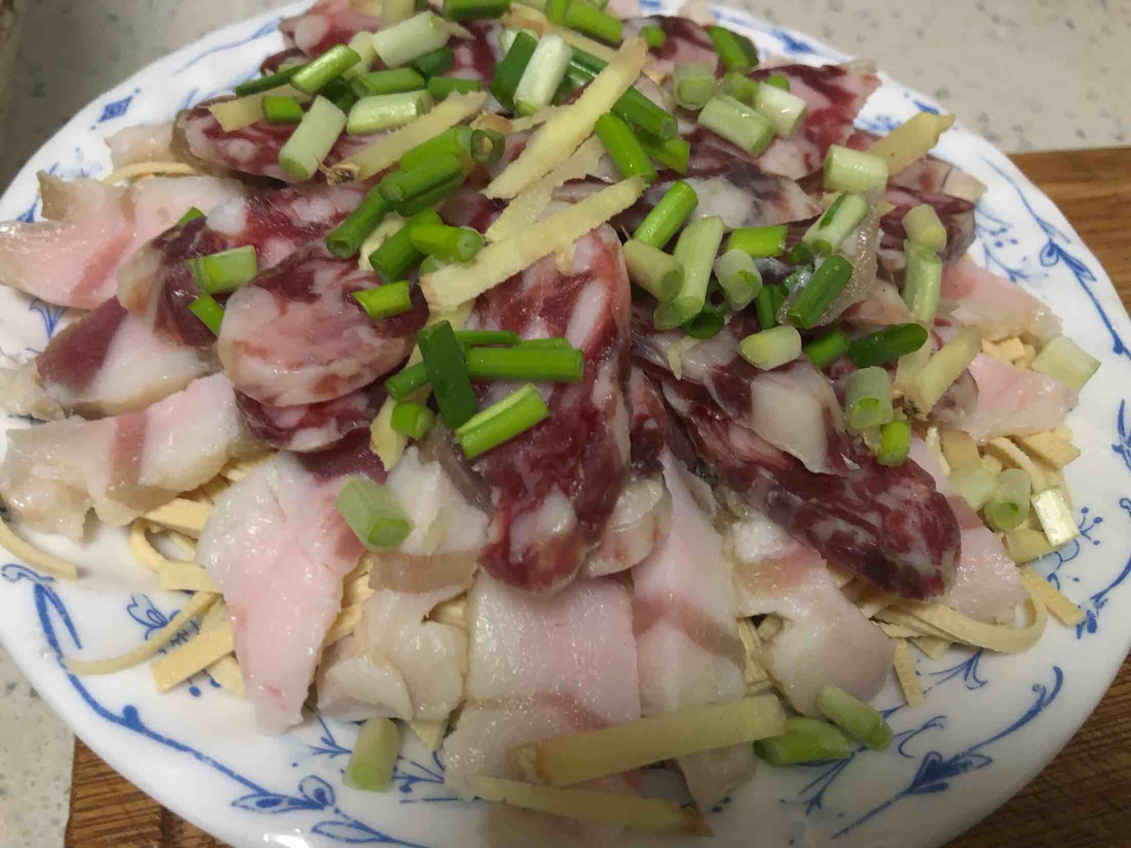 咸肉香肠蒸干丝的做法-咸鲜味蒸菜谱