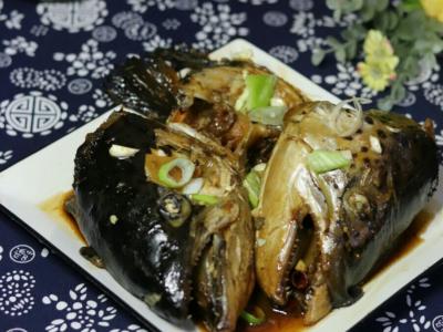 酱三文鱼头的做法-家常味炖菜谱