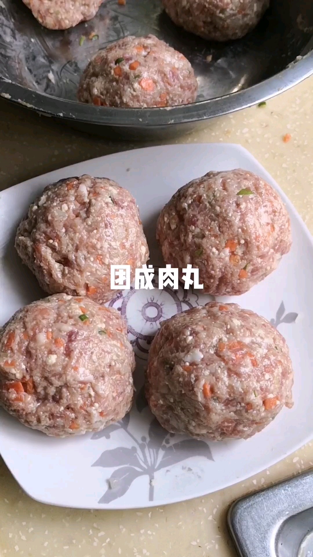 红烧狮子头的做法-咸鲜味煮菜谱