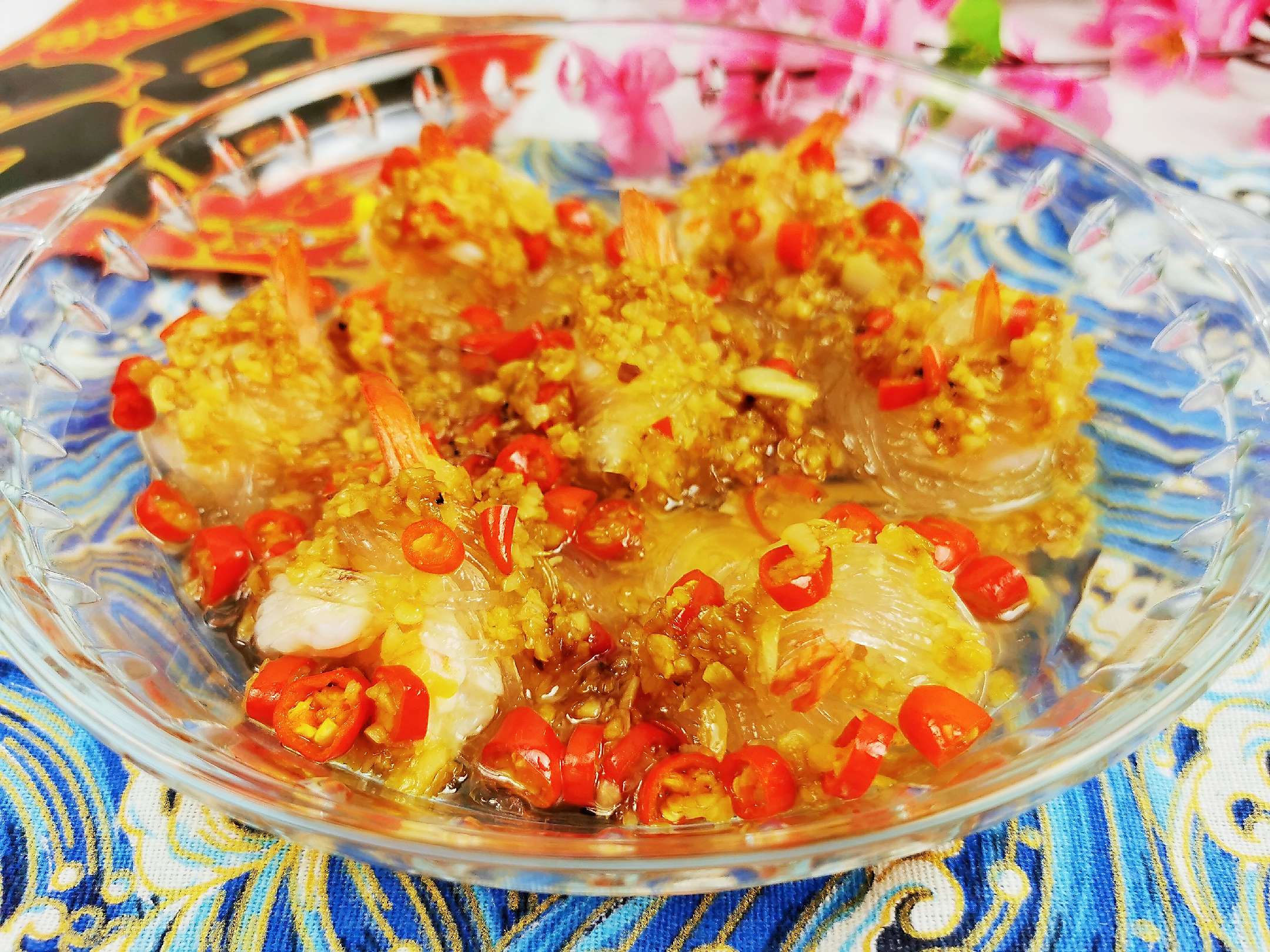蒜蓉粉丝蒸虾的做法-香辣味蒸菜谱-易网健康养生网 蒜蓉粉丝蒸虾的做法-香辣味蒸菜谱