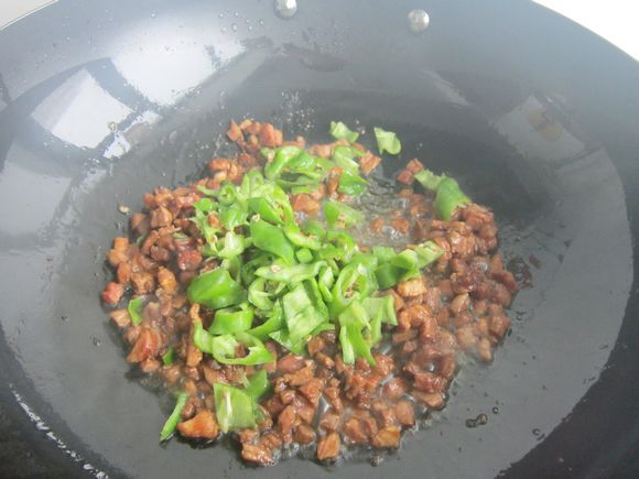 牛肉夹饼的做法-家常味炒菜谱