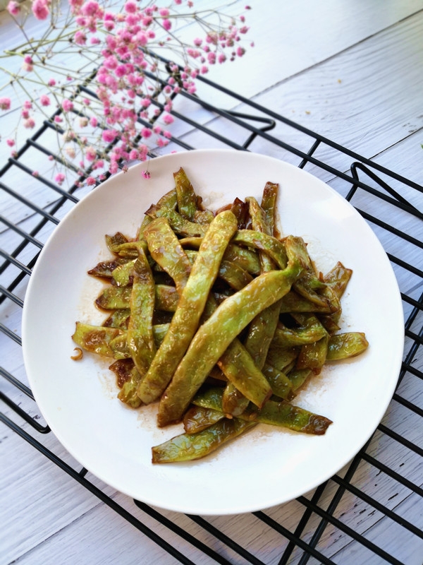 油焖豆角的做法-家常味焖菜谱-易网健康养生网 油焖豆角的做法-家常味焖菜谱