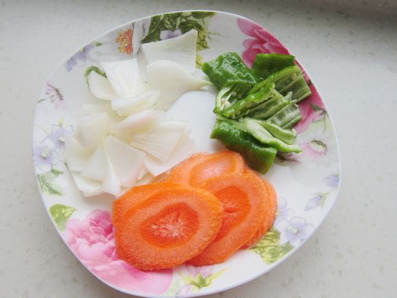 红烧牛肉的做法-家常味烧菜谱-易网健康养生网 红烧牛肉的做法-家常味烧菜谱