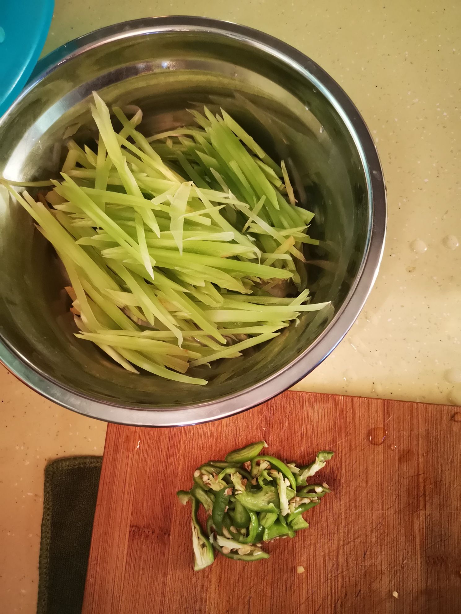 青椒青笋炒肉丝的做法-家常味炒菜谱