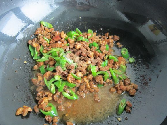 牛肉夹饼的做法-家常味炒菜谱
