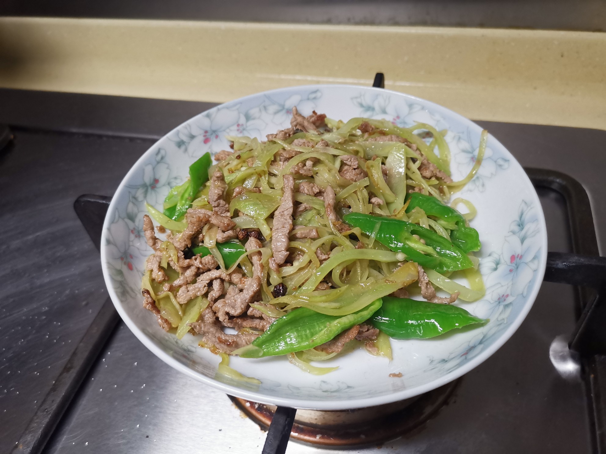 青椒青笋炒肉丝的做法-家常味炒菜谱-易网健康养生网 青椒青笋炒肉丝的做法-家常味炒菜谱