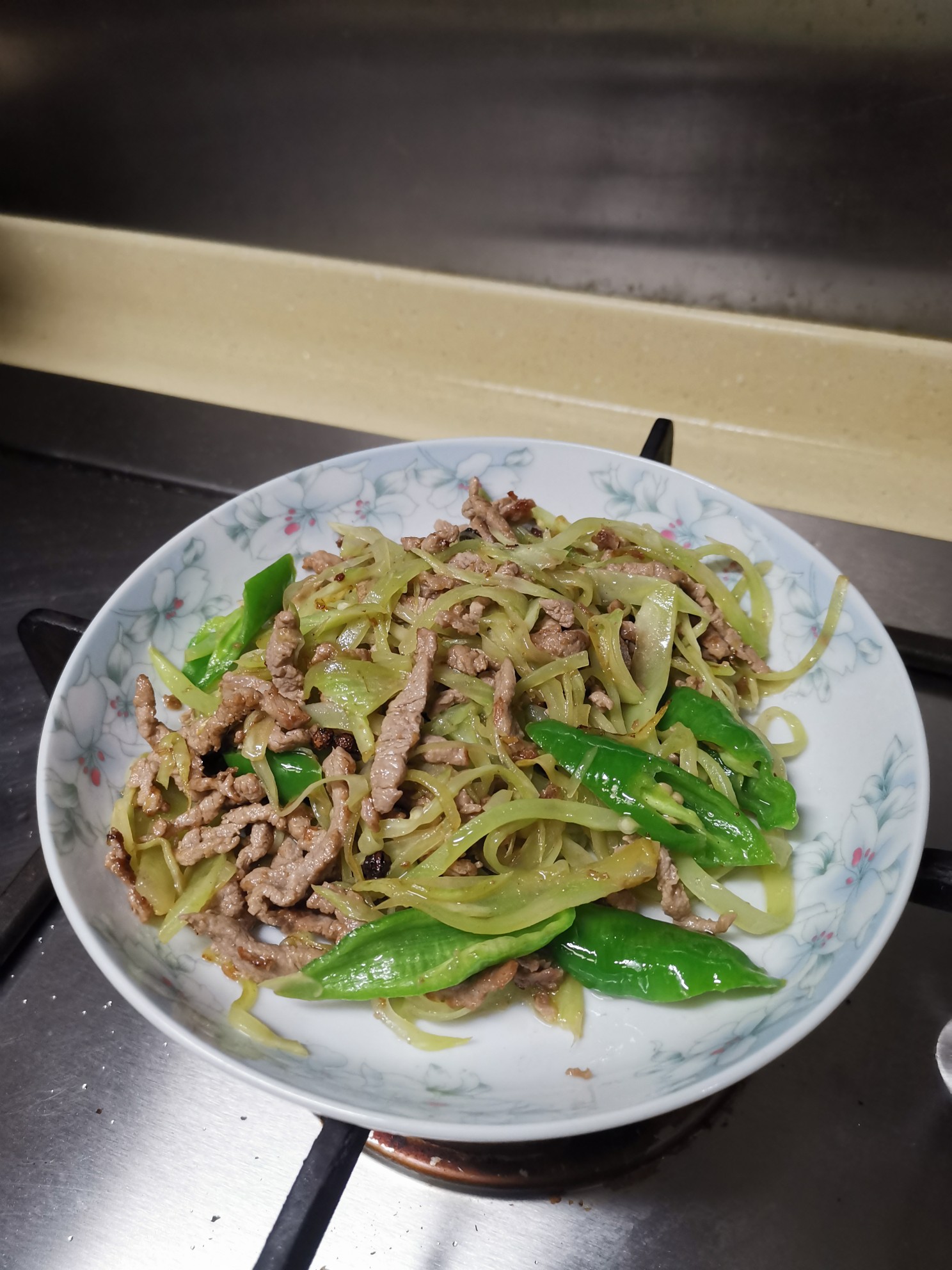 青椒青笋炒肉丝的做法-家常味炒菜谱-易网健康养生网 青椒青笋炒肉丝的做法-家常味炒菜谱