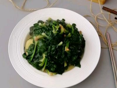清炒菠菜的做法-家常味炒菜谱