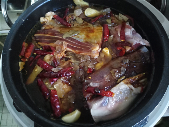 香辣卤牛肉的做法-香辣味卤菜谱-易网健康养生网 香辣卤牛肉的做法-香辣味卤菜谱