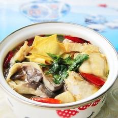 蘑菇炖鲤鱼的做法-家常味炖菜谱