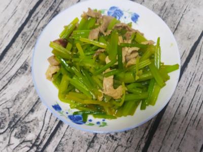芹菜炒肉的做法-家常味炒菜谱