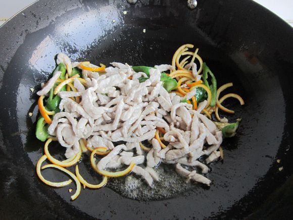 橙子皮炒肉丝的做法-家常味炒菜谱