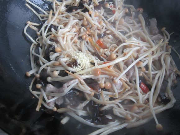 金针菇黑木耳炒肉丝的做法-咸鲜味炒菜谱