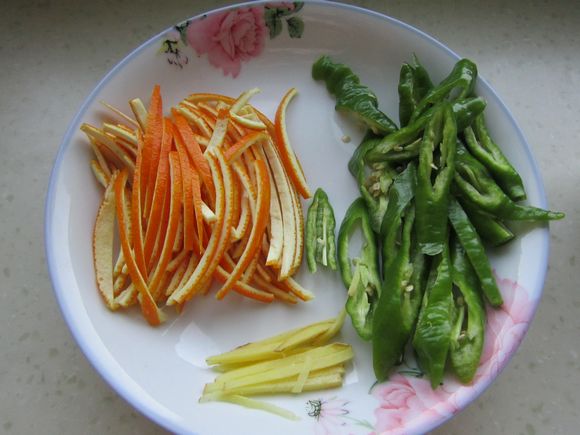 橙子皮炒肉丝的做法-家常味炒菜谱