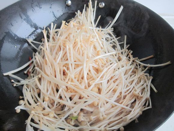 金针菇黑木耳炒肉丝的做法-咸鲜味炒菜谱