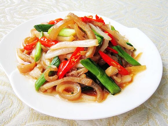 酸菜炒肉皮的做法-酸辣味炒菜谱-易网健康养生网 酸菜炒肉皮的做法-酸辣味炒菜谱
