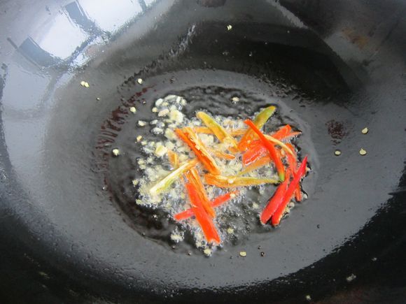 金针菇黑木耳炒肉丝的做法-咸鲜味炒菜谱