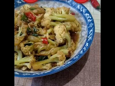酸辣虾皮炒菜花的做法-酸辣味炒菜谱